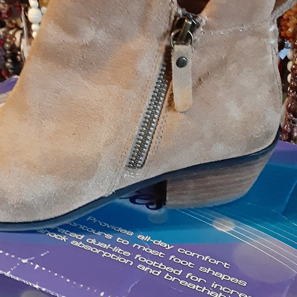 VINCE CAMUTO DISTRESSED SUEDE SHOE BOOTIE 6.5 M - Picture 2 of 4